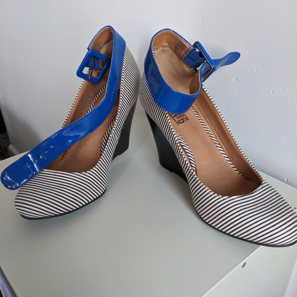 Nautical style wedges